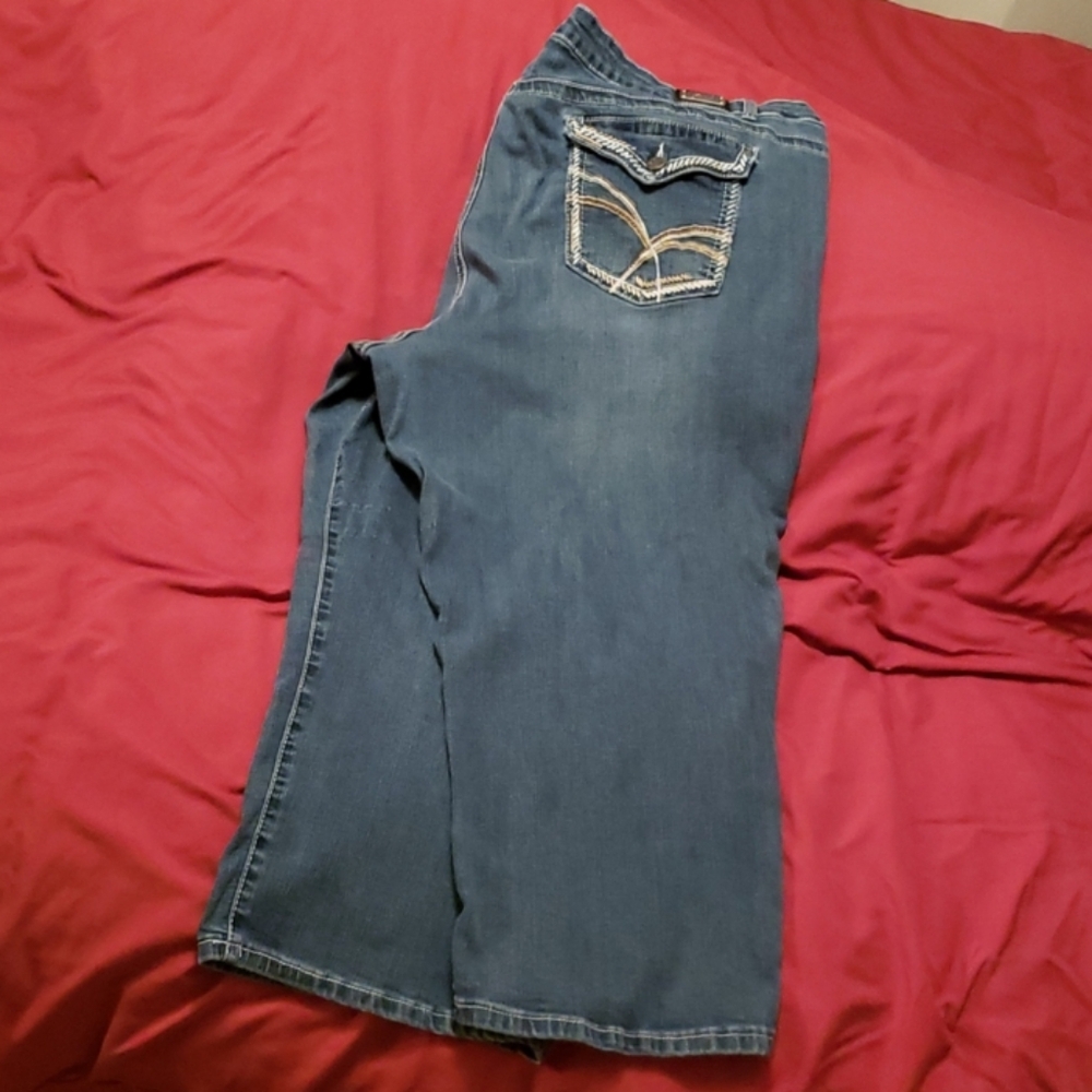 Earl Jean Capris